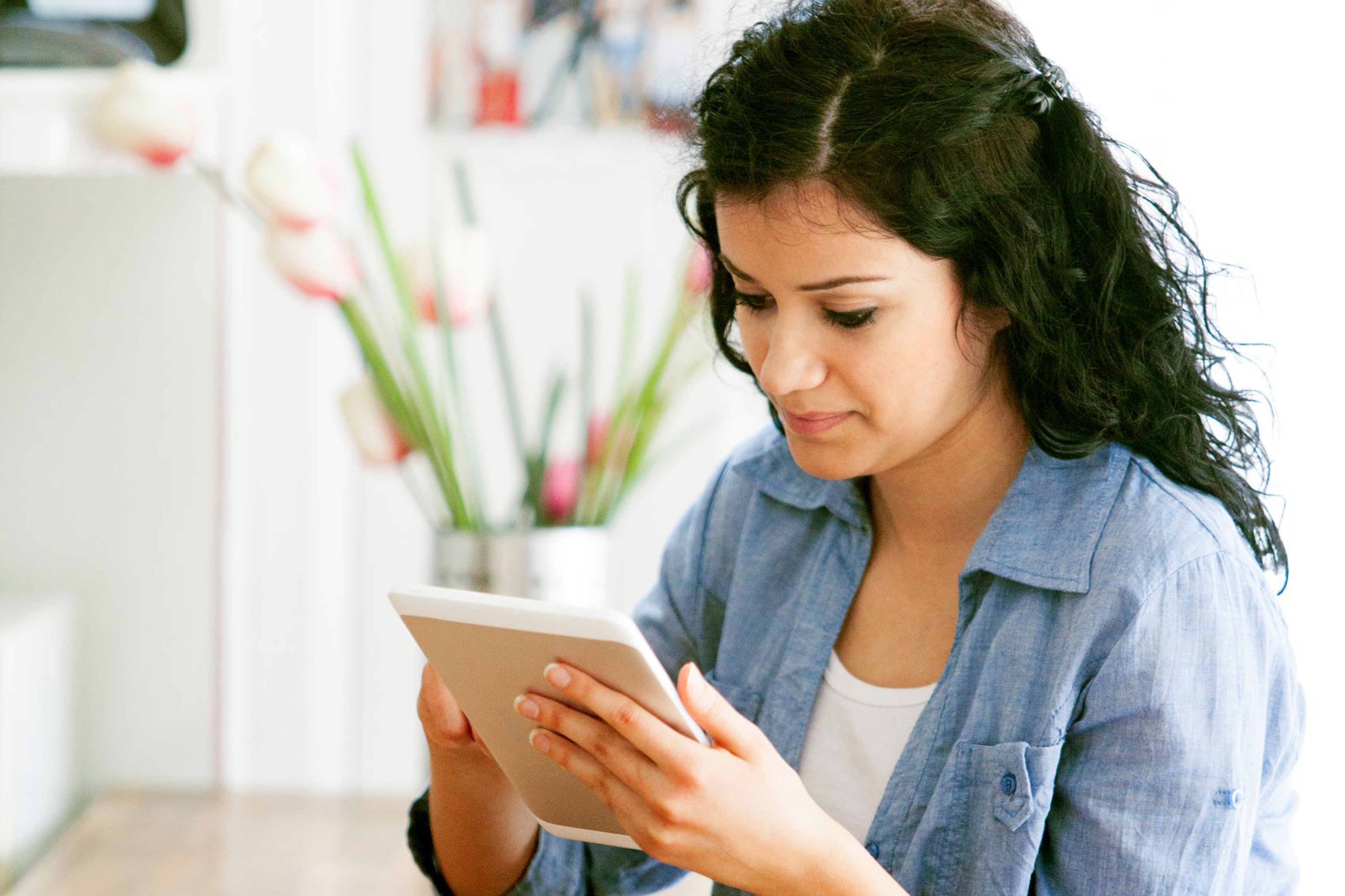 women reading not pad