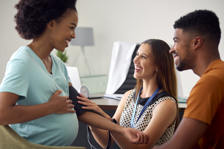 Expectant parents meeting with midwife