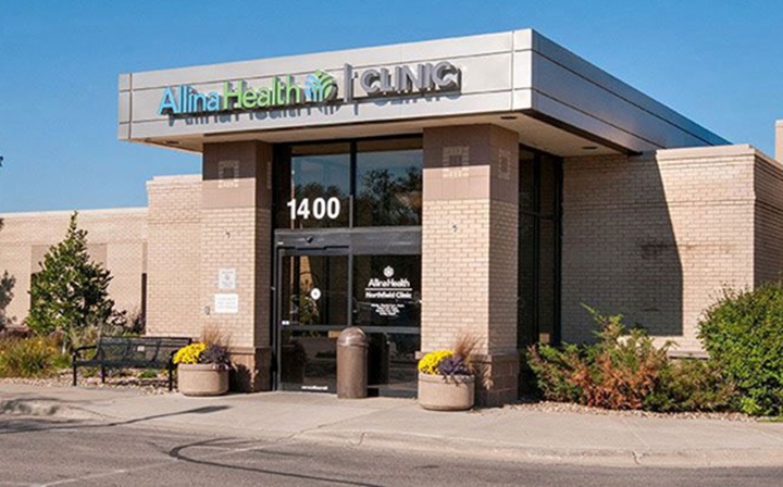 Front entrance of clinic building with Allina Clinic signage